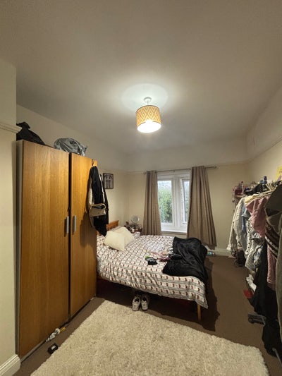 Looking for a flatmate to move in Main Photo
