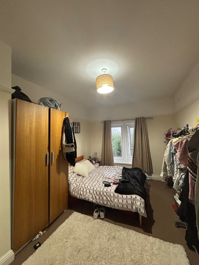 Looking for a flatmate to move in Main Photo