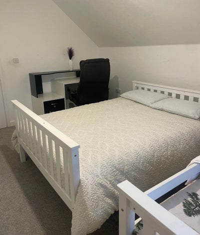 House share - room for working professional. Main Photo
