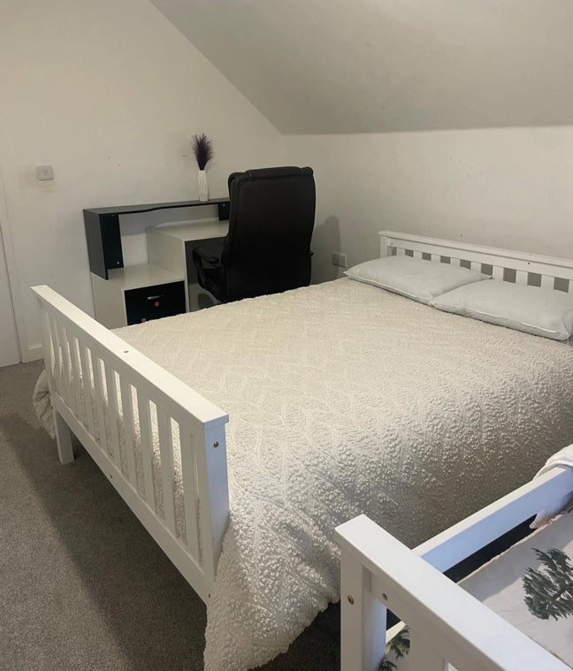 House share - room for working professional. Main Photo