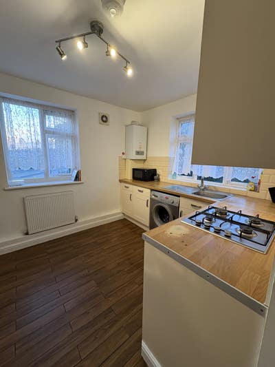A room available near by barking side station.  Main Photo
