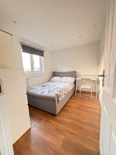 Bright Double Room - East Ham, E6 - Female Only Main Photo