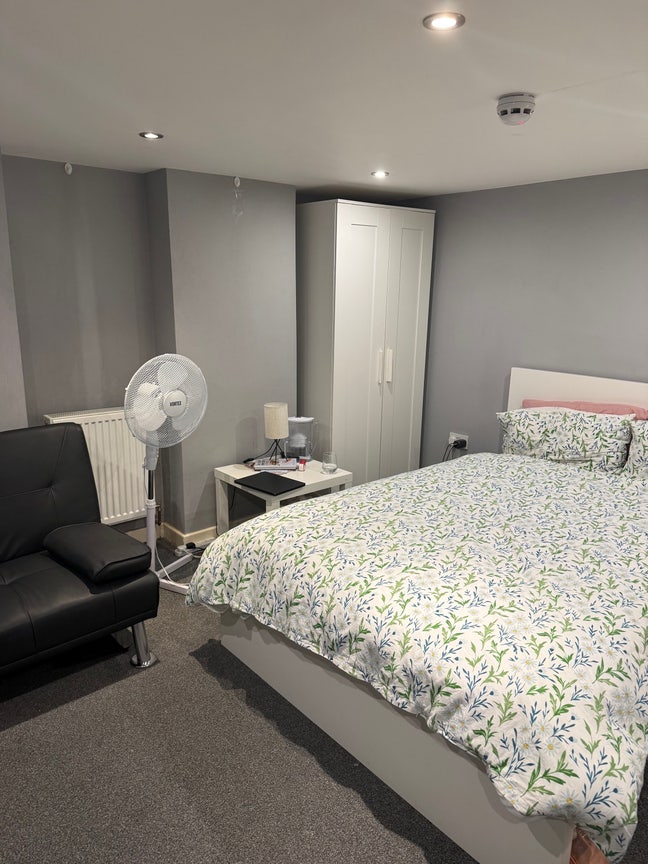 Studio apartment Main Photo
