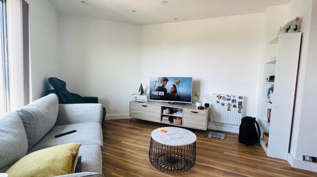 Room with a stunning skyline view & huge balcony Main Photo