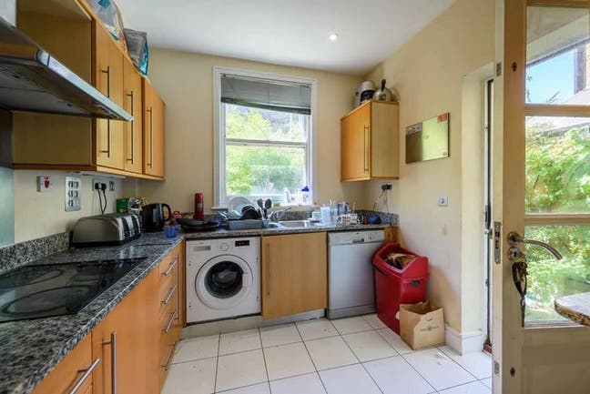 Looking for 3 Female Roommates!!! Main Photo
