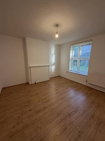 Brand-New 4 Double Bedroom Flat – SW8 2RR Main Photo