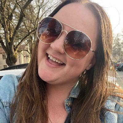 California Girl looking for a lovely room!  Main Photo