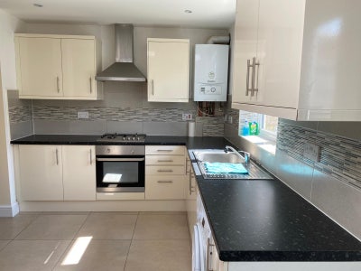 Very close walk-in distance to East Ham station..  Main Photo