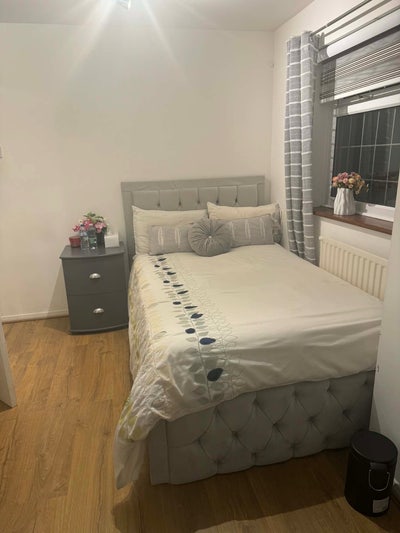 Single and double Room available to rent  Main Photo