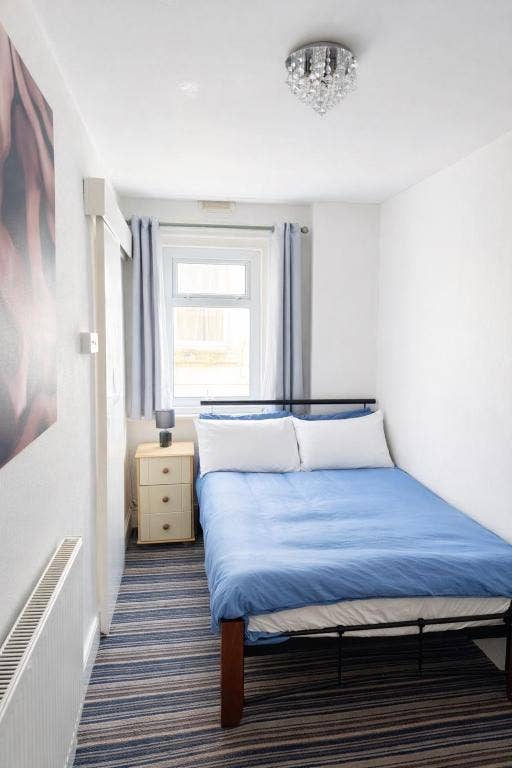 Comfortable Ensuite Room with Parking Main Photo