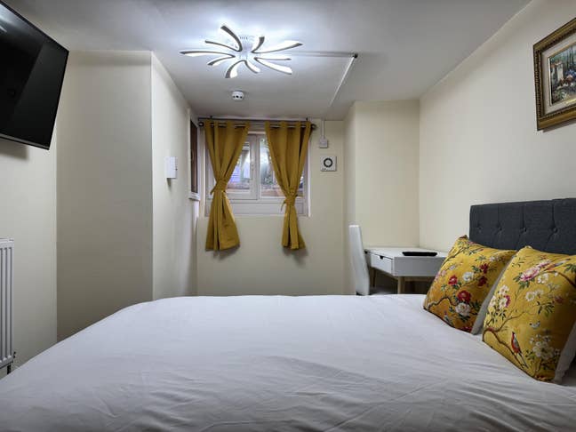  Newly  refurbished  house preferably for  female  to  share
 Main Photo