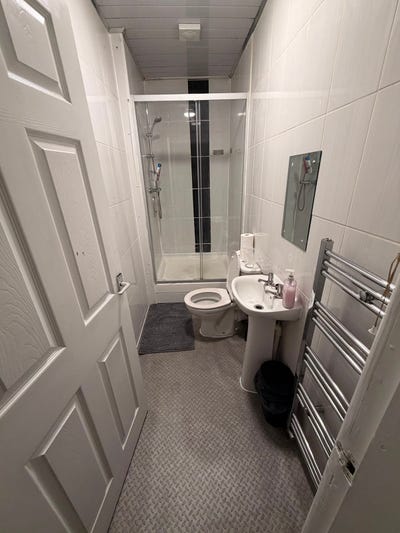 Large Double Room | Bills Included | B629JF  Main Photo