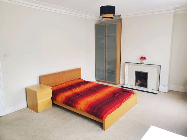 Huge Dbl 2bed 2bath in leafy & quiet road  Main Photo