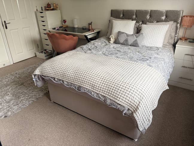 1 double bedroom with ensuite to rent Main Photo