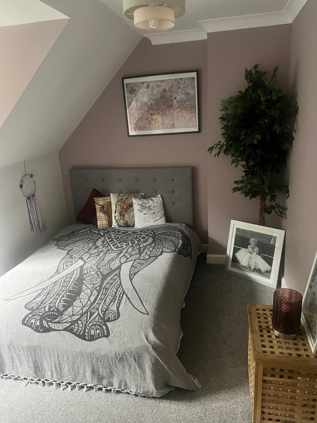 Furnished Double room & large lounge Main Photo