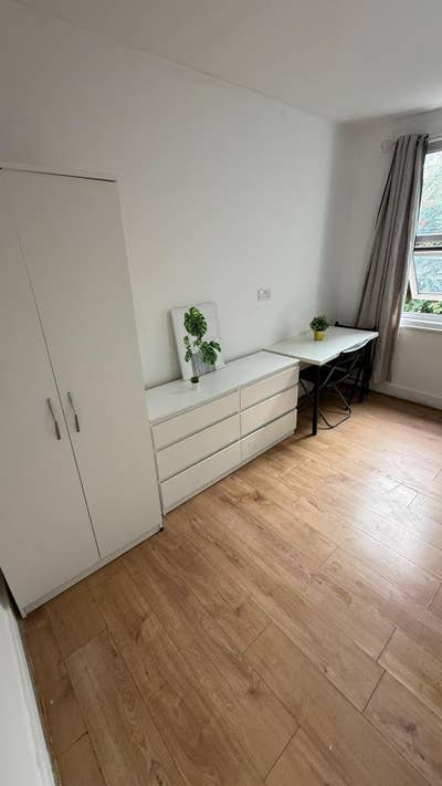 4 People?No Problem! 2 Doubles 115&pound; Pw Each Tenant Main Photo