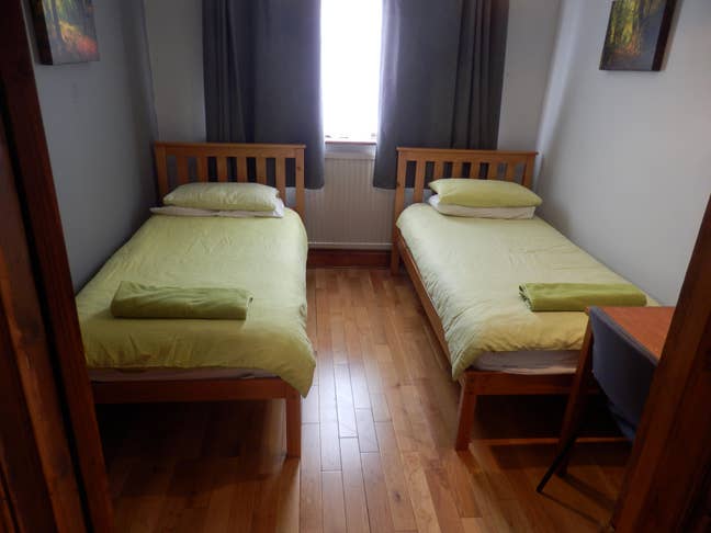 Twin Room in Beautiful London Home Main Photo