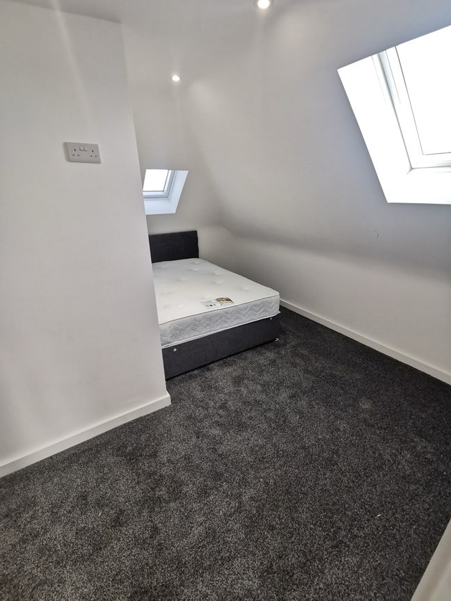 Beautiful en-suite room available  Main Photo