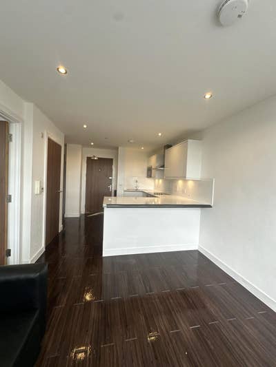 Nice 1 bedroom flat on Sutton high Street  Main Photo