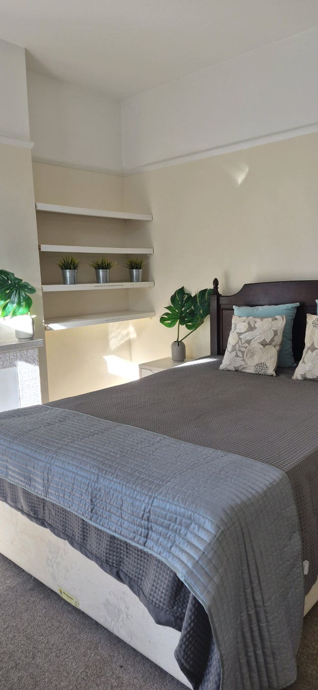 Beautiful, Spacious Double Room in Friendly Profes Main Photo