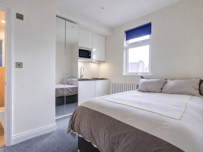 Newly Renovated Studio Near Leyton Station Main Photo