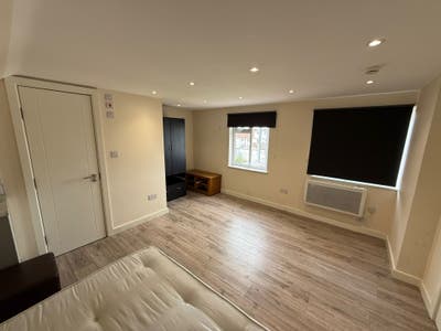 DSS-Studio Flat Available in Hayes Hillingdon UB4 Main Photo