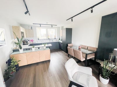 3 Bed Flat - 2 Bath w/Living Room, Balcony, Furnis Main Photo