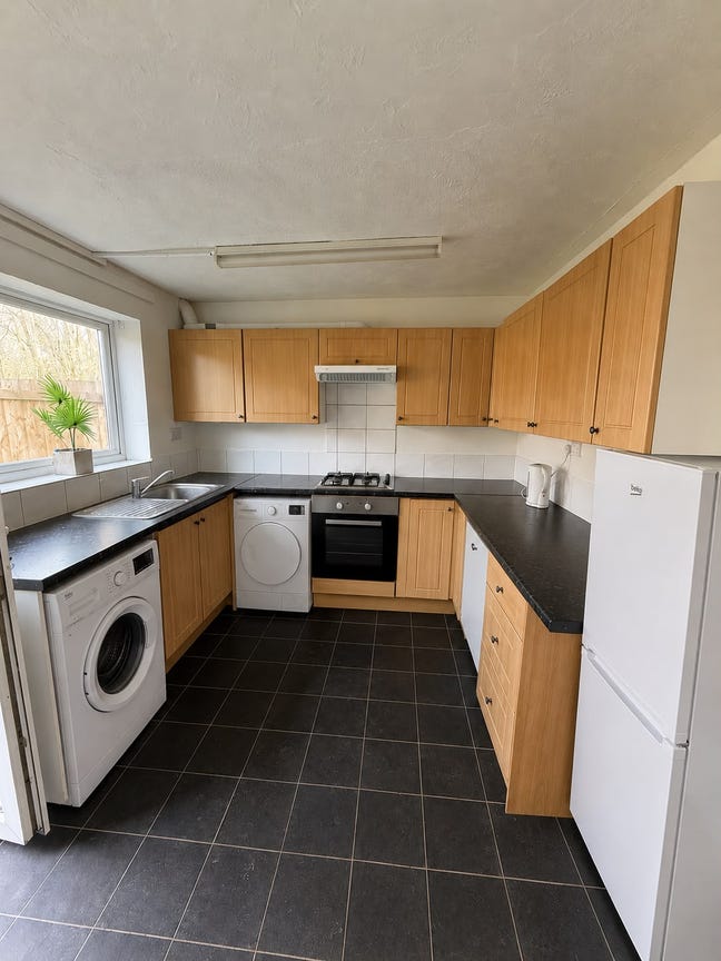 🏡 Double Room | Bills Included | 5 Mins to Centre Main Photo