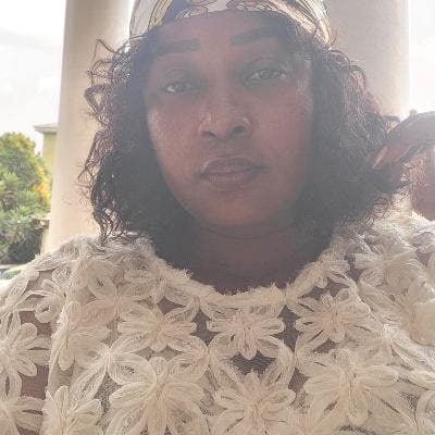 42 year old Female seeks a single or double room Main Photo
