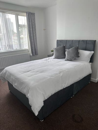 Beautiful Double Room in Wembley  Main Photo