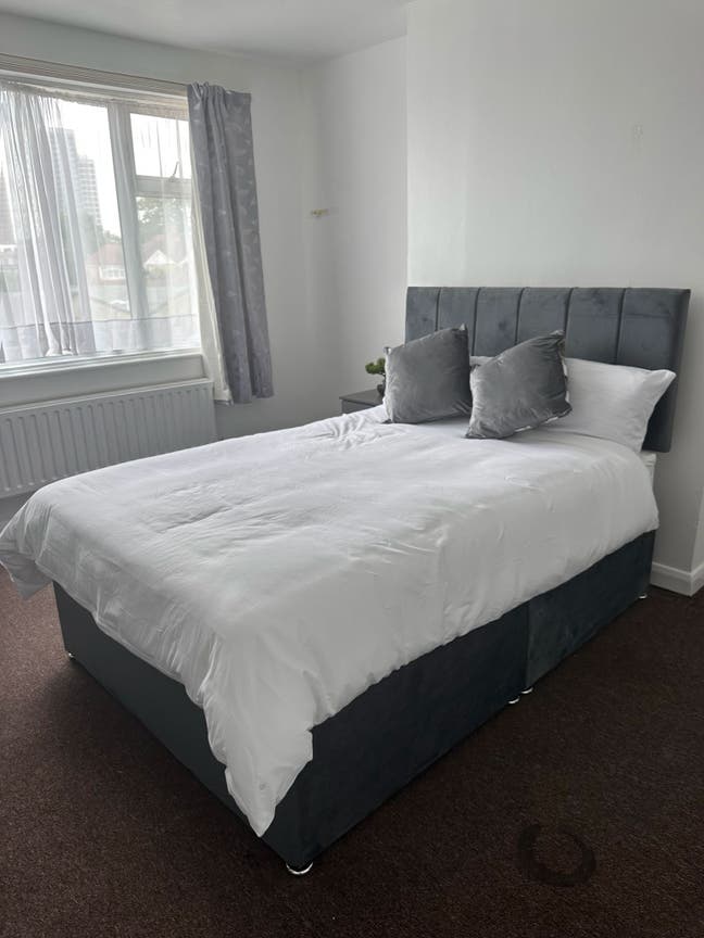 Beautiful Double Room in Wembley  Main Photo