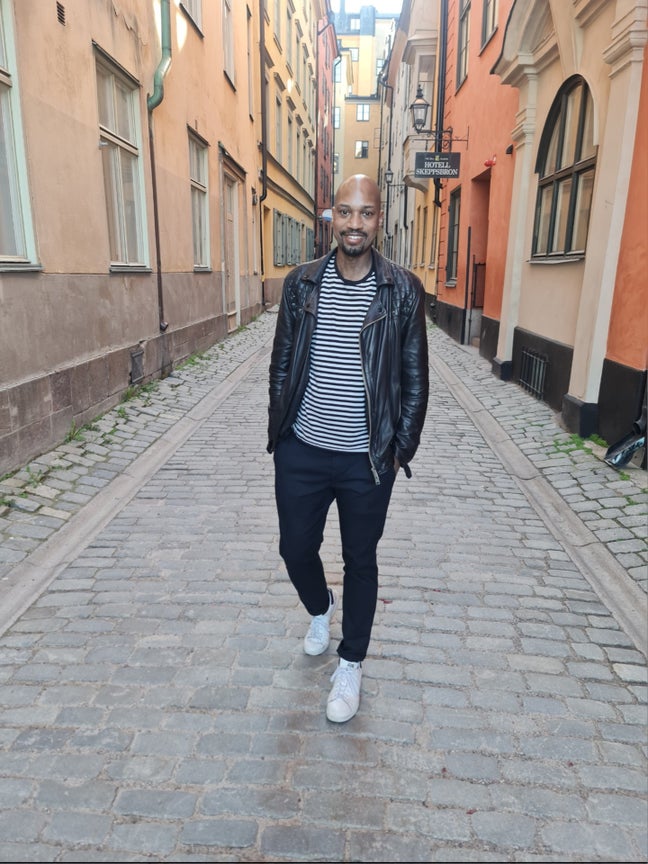 Professional male looking for double room Main Photo