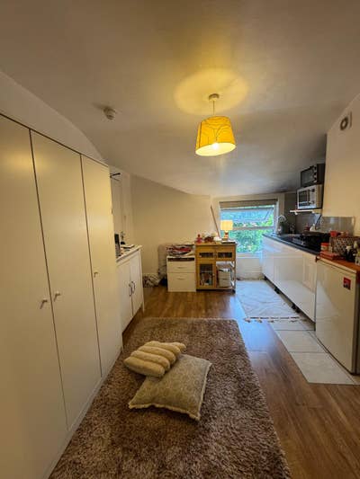 Single bedsit in SW2 Main Photo