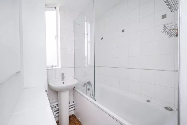 Double Room Available in a 2 Bed property  Main Photo