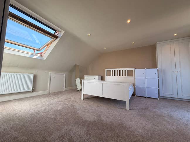 Available now - Clapham South large double room Main Photo