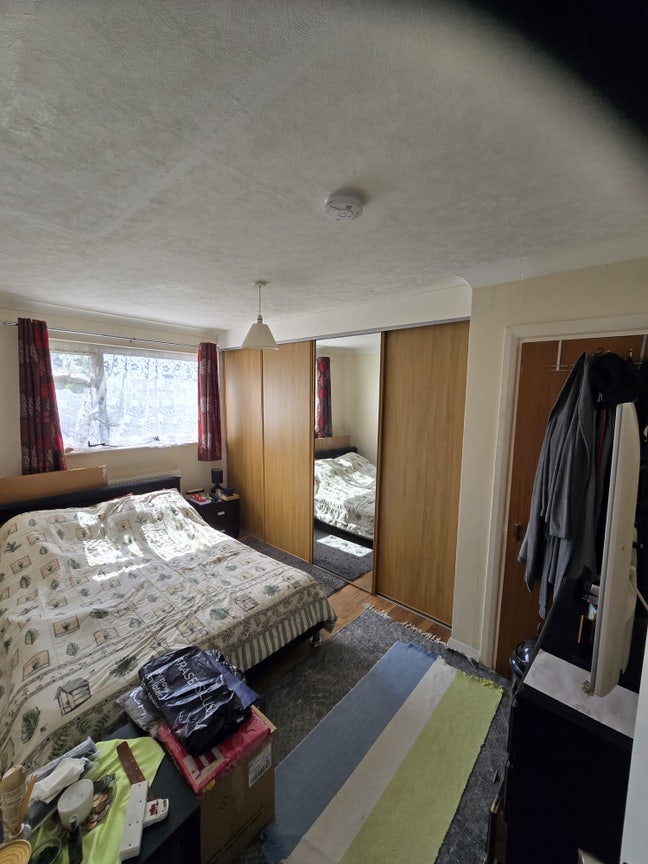 Large double, 5 min walk to Thatcham Town Center Main Photo