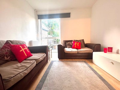 4 Bedroom Property - Located close to UKC Main Photo