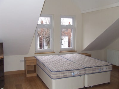 DSS welcome - Bright modern en-suite room Main Photo