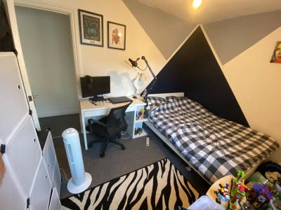 Room in friendly BS5 home (bills included) Main Photo