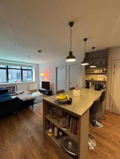 En-suite double room on Ancoats Marina Main Photo