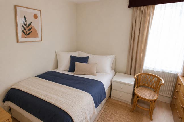 Lovely room in friendly flat (bills incl) Main Photo