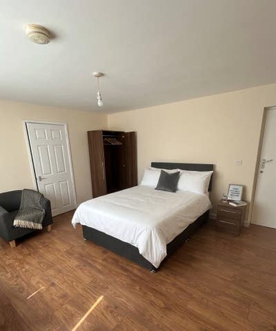 Double Studio Flat Within House Share Main Photo