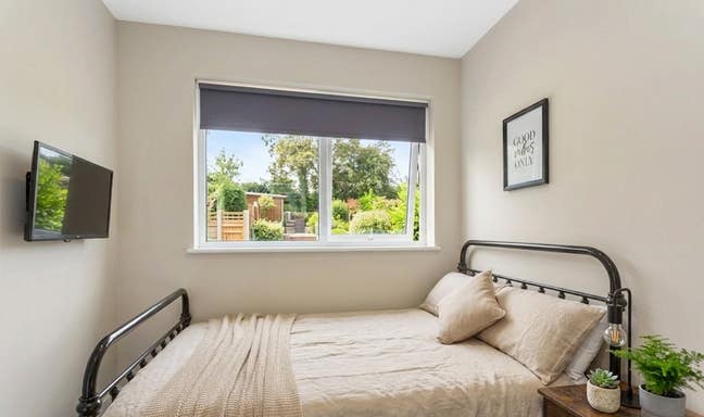 💥Cozy Ensuite in a great location Available TODAY Main Photo