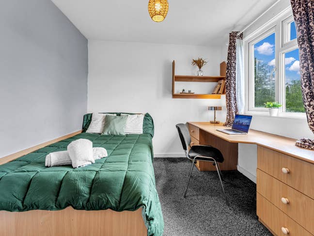 🏡 Spacious Room Available Main Photo