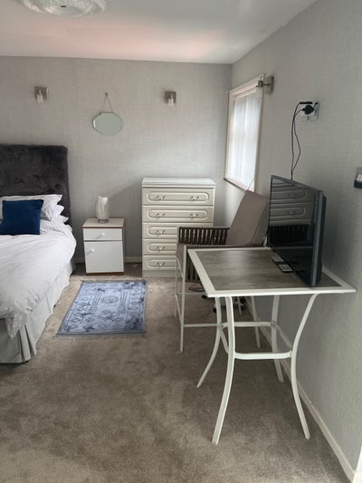 Single room to let Main Photo