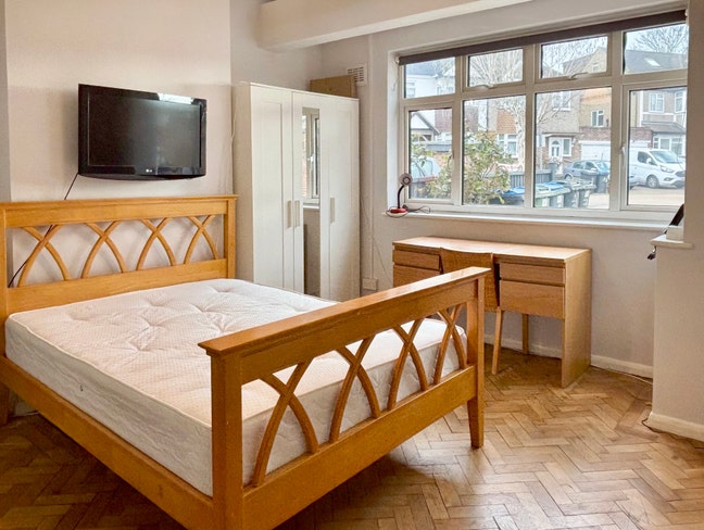 A Furnished Double Room available in New Malden Main Photo