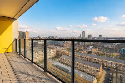 Double Room | 5 Min Walk to All Saints DLR | E14 Main Photo