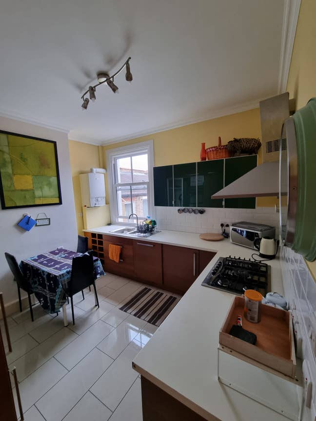 Large Double Room Available  – Great Location! Main Photo