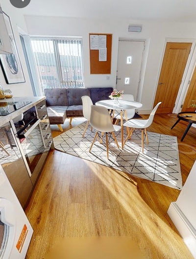 Room available  Main Photo
