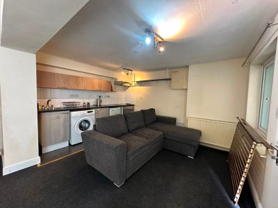  Studio  perfect  for  commuters  Darlaston  M6  Main Photo
